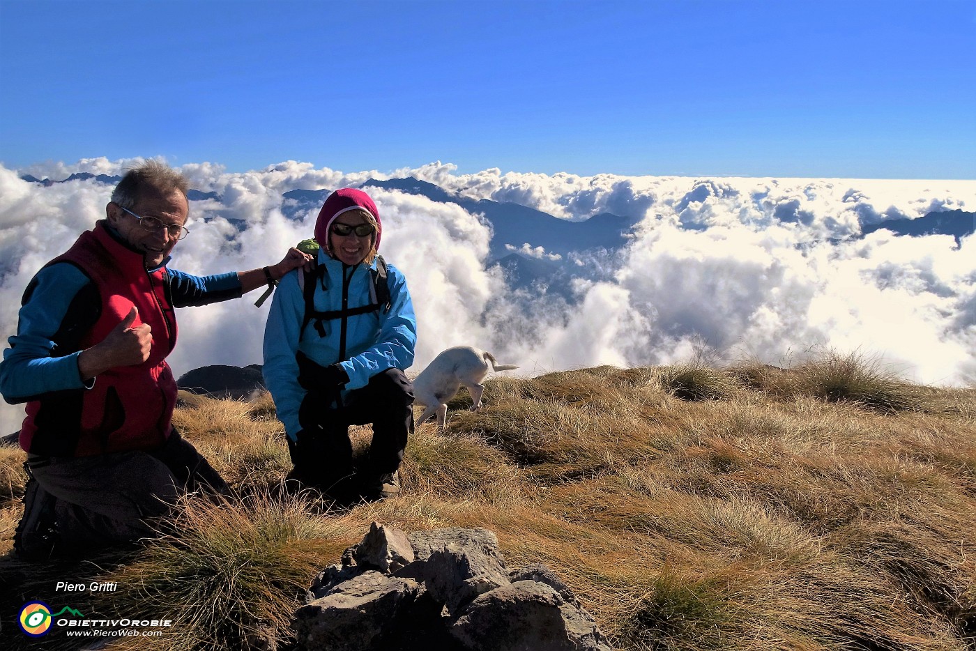 46 Stupendo panorama sopra un mare di nuvole.JPG -                                